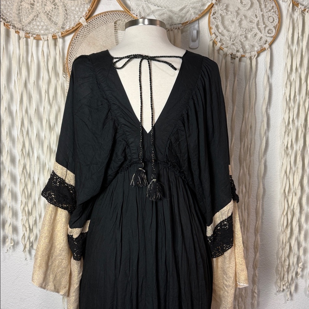 Papa Pia Black and Gold Kimono Sleeve V-Neck Front and Back Maxi Dress O/S - Picture 6 of 10